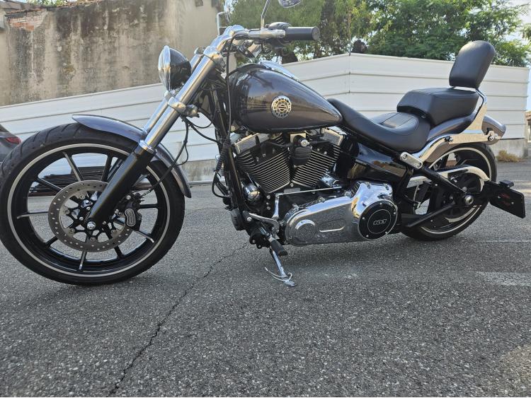 HARLEY-DAVIDSON SOFTAIL BREAKOUT 1690