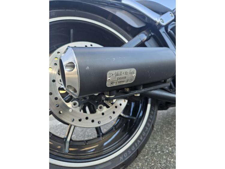 HARLEY-DAVIDSON SOFTAIL BREAKOUT 1690