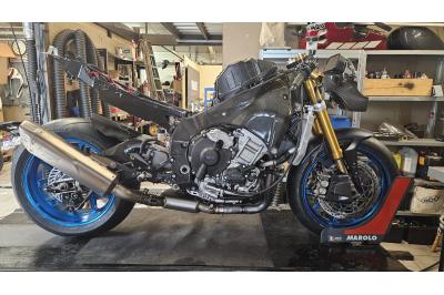 YAMAHA YZF 1000 R1