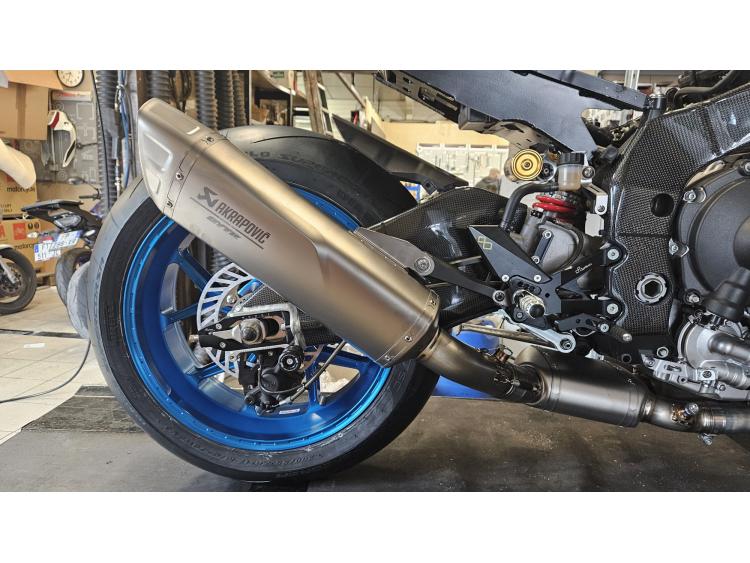 YAMAHA YZF 1000 R1