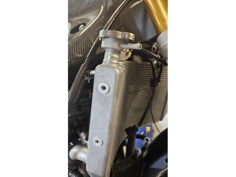 YAMAHA YZF 1000 R1