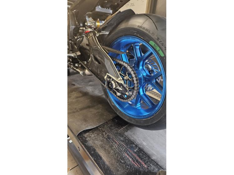 YAMAHA YZF 1000 R1