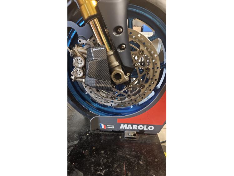 YAMAHA YZF 1000 R1