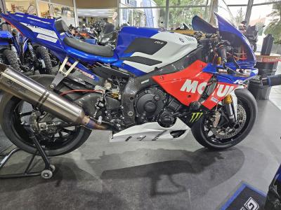 YAMAHA YZF 1000 R1