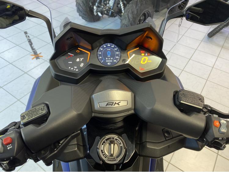 KYMCO AK 550