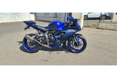 YAMAHA R7