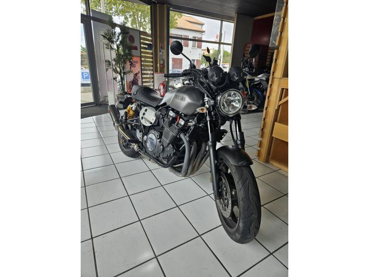 YAMAHA XJR 1300 RACER