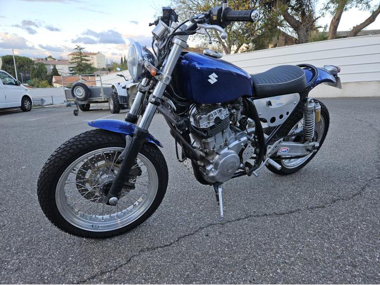 SUZUKI DR 750