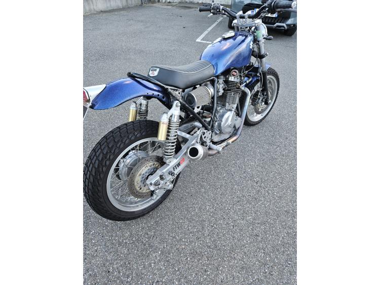 SUZUKI DR 750